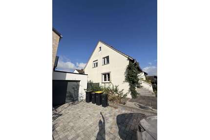 Haus zum Mieten in Niederkassel 1.150,00 € 80 m²