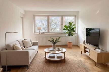 Renovierte 3-Zimmer-Wohnung in grüner Lage mit großem West-Balkon und Einzelgarage - Hamburg Niendorf