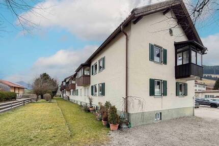 Leerstehende 2-Zimmer-Wohnung mit Potenzial - Stellplatz, Hobbyraum & Keller - Hausham