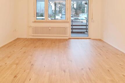 Renovierte 2-Zimmer-Wohnung im Erdgeschoss mit Balkon zu vermieten! - Duisburg Hamborn