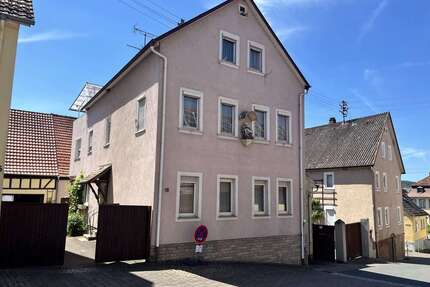 Haus zum Kaufen in Tauberbischofsheim Distelhausen 129.000,00 € 155 m² - Tauberbischofsheim / Distelhausen
