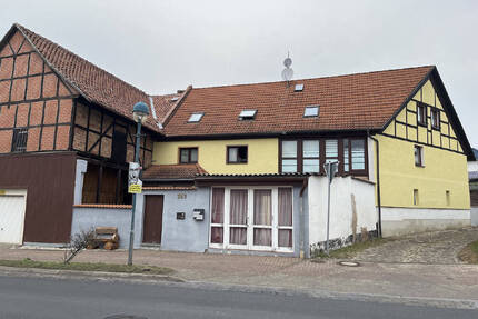 Zweifamilienhaus mit großem Grundstück und Scheune in Westerhausen - Thale