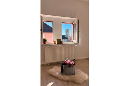 Hier wohnt das Glück mit Küche und Cabriobalkon 2 er WG - Witten Annen