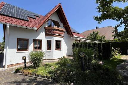 Wunderschönes Fertigteilhaus mit Pool und Doppelgarage in Ottersleben zu verkaufen! - Magdeburg