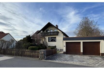 Einfamilienhaus mit Doppelgarage und Werkstatt - Arzberg