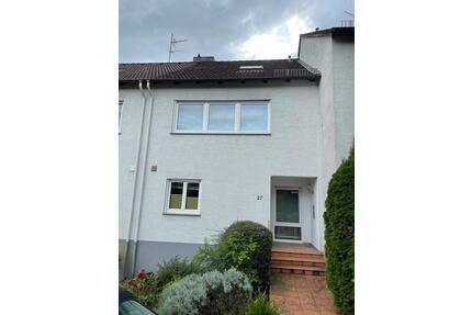 Gepflegtes Einfamilienhaus in ruhiger Lage mit viel Platz - Steinbach (Taunus)