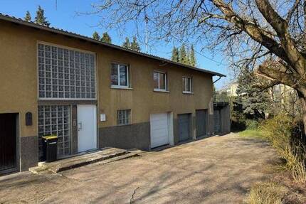 Großzügiges Einfamilienhaus mit schönem Garten und 4 Garagen, Eppelborn