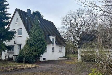 Freistehendes Haus mit 2 Garagen in Bünde - Ahle zu verkaufen