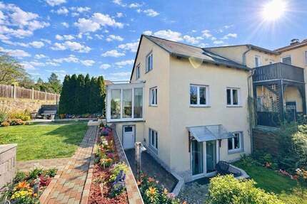 * Helles, sehr hochwertig ausgestattetes und neuwertiges Haus in grüner Lage von Radebeul *