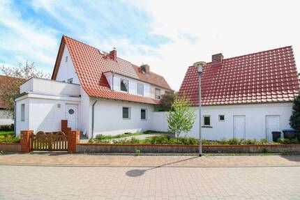 Frisch saniert und fertig zum Einzug - Doppelhaushälfte mit Nebengelass in Ueckermünde