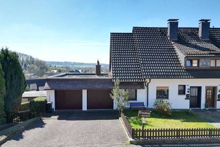 Exklusives Ein- bzw. Zweifamilienhaus in Traumlage von Reichshof-Eckenhagen