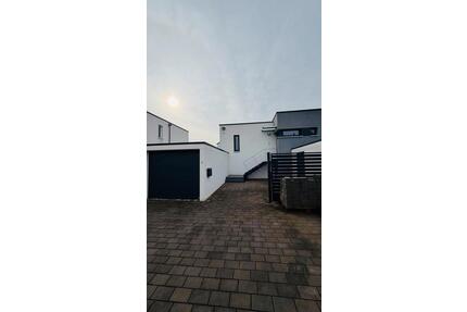 Freistehendes Einfamilienhaus (BJ 2017) mit großem Garten-privat - Bruchsal