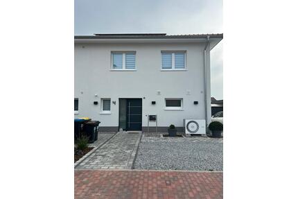 Doppelhaus - 2.500,00&nbsp;EUR Kaltmiete, ca.&nbsp; 126,00&nbsp;m&sup2; in Neustadt in Holstein (PLZ: 23730)