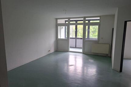 Helle und geräumige 2- Zimmerwohnung mit Loggia und Stellplatz, Zentrale Lage in Mühlhausen - Mühlhausen (Thüringen)