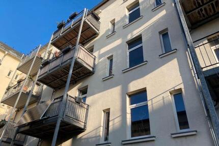 Zweiraum Wohnung mit Balkon, Eckbadewanne, Dusche und Keller - Markkleeberg