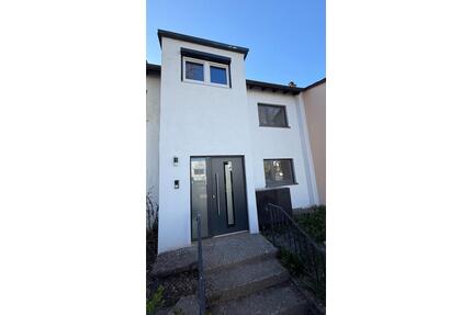 Ihr neues Zuhause: Modernes Reihenhaus in ruhiger Lage mit Garten - Stuttgart Stuttgart-West