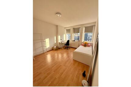 1 Zimmer frei in WG 2 Zimmer (Frauen) - Frankfurt am Main