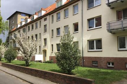 Renovierte 2,5-Zimmer-Wohnung mit Balkon - Lübeck Sankt Gertrud