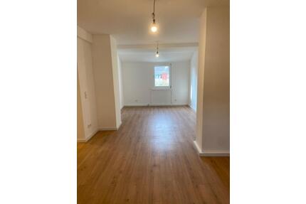 Helle, charmante frisch sanierte 2 Zi-DG-Wohnung in Müngersdorf - Köln Lindenthal