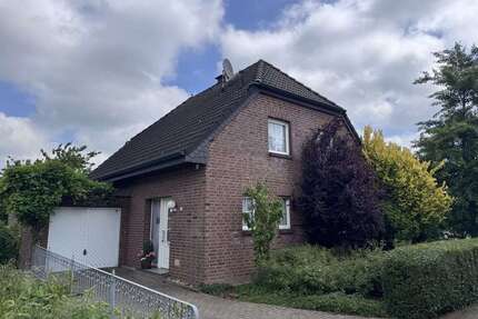 Haus zum Mieten in Rees-Rees 1.300,00 € 117 m²