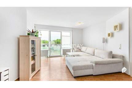 Stilvoll Wohnen in Leipzig-Seehausen: Zwei-Zimmer-Wohnung mit Balkon, EBK, Tiefgarage und Aufzug