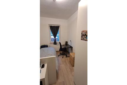 Gemütliches Schlafzimmer (10,5 m²) in einer Wohngemeinschaft (WG) - Buckenhof