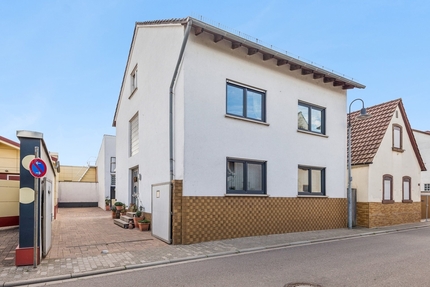 Modernisiertes Einfamilienhaus mit großzügigen Anbauten und ca. 180 m² Wohnfläche direkt am Wingert - Friedelsheim