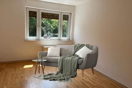 VIEL PLATZ. SÜDBALKON. MITTEN IN SCHWEINFURT.