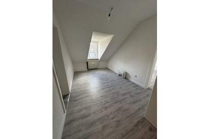 ** Frisch kernsanierte 5-Zimmer-Wohnung im Altbau Dachgeschoss ** - Gelsenkirchen Erle
