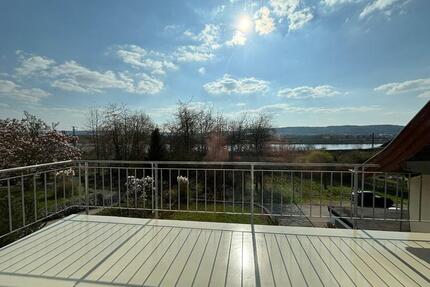 Frisch sanierte Maisonette-Wohnung mit Balkon und Rheinblick - Breitscheid