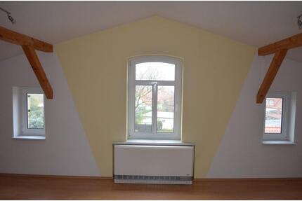 Helle 2-Zimmer-Wohnung mit Garagen-Stellplatz und Einbauküche - Lübtheen