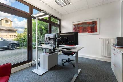 Vielseitig nutzbare Gewerbefläche - linke Einheit des Ensembles in zentraler Lage von Moitzfeld - Bergisch Gladbach