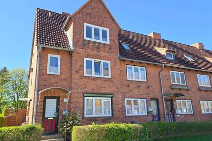 Attraktive 2-Zimmer Eigentumswohnung im Reihenendhaus mit Gartenanteil und Sonnen-Terrasse - Kiel Elmschenhagen-Nord