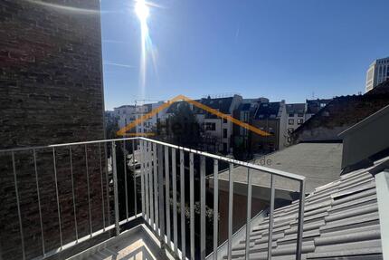 *Traumhafte Dachgeschosswohnung mit Empore, über den Dächern von Köln*