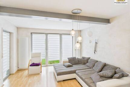 Modernisiertes Zweifamilienhaus mit WEG-Teilung, Wintergarten & 2 Garagen in Hösbach