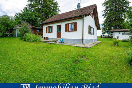 Kleines Häuschen mit ganz großem Grund in grüner Umgebung im schönen Inning am Ammersee