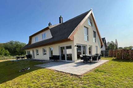 Haus zum Kaufen in Glowe 1.990.000,00 € 244 m²