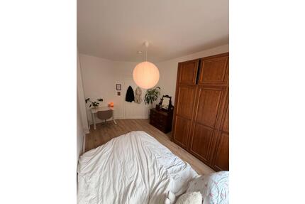 schönes WG Zimmer in Altbauwohnung mit Balkon zur Untermiete - Wiesbaden Biebrich