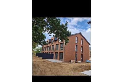 Haus zum Mieten in Burgstemmen 1.550,00 € 165 m²