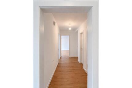 Wohnung mit Garten, Erdgeschoss, Stellplatz, Keller neu renoviert - Hennef (Sieg)