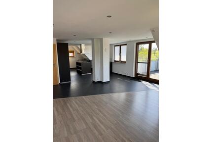 3 - Zimmer Wohnung mit ausgebautem Dachboden und Balkon - Zell Unter Aichelberg