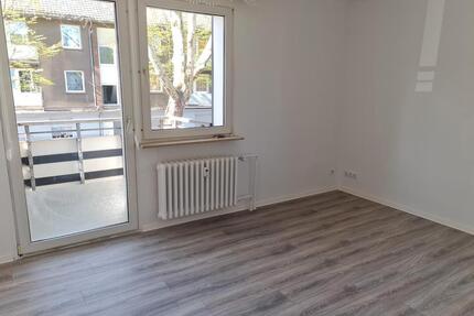 Schöne renovierte 4-Zimmer-Wohnung im 1.Obergeschoss zu vermieten! - Duisburg Hamborn