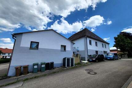 Top Gelegenheit, renovierungsbedürftiges Mehrfamilienhaus mit Nutzfläche (VHB) - Aurach