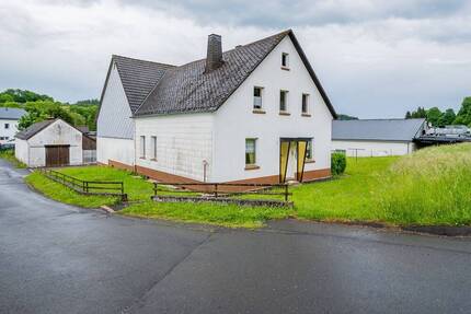 Einfamilienhaus in Jünkerath - Großer Garten, Scheune & Garagen