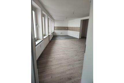 Großzügige 3-Zi-Wohnung und offene 126 m² im Herzen von Krefeld!