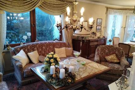 Sehr schönes, geräumiges Einfamilienhaus mit Einliegerwohnung und Doppelgarage - Cadolzburg