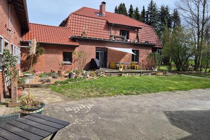 Resthof mit Nebengebäuden und 5,6ha Ackerfläche in ruhiger Lager - Sudwalde