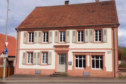 Stilvoller Altbau mit großem Innenhof, Scheune und Stallungen - Zweibrücken