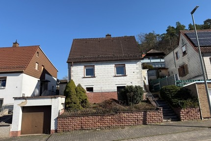 Seltene Chance in Otterbach – Freistehendes Wohnhaus mit großem Ausbaupotenzial & Sanierungsbedarf