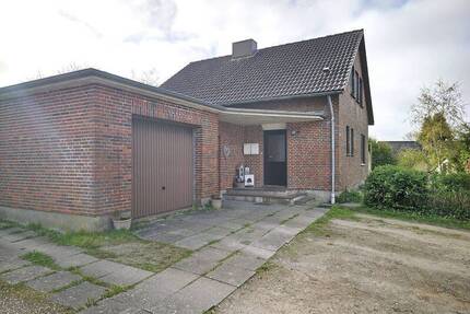 Investieren und weiterentwickeln - Vermietetes Einfamilienhaus mit Einliegerwohnung in NübelBrekling nahe Schleswig